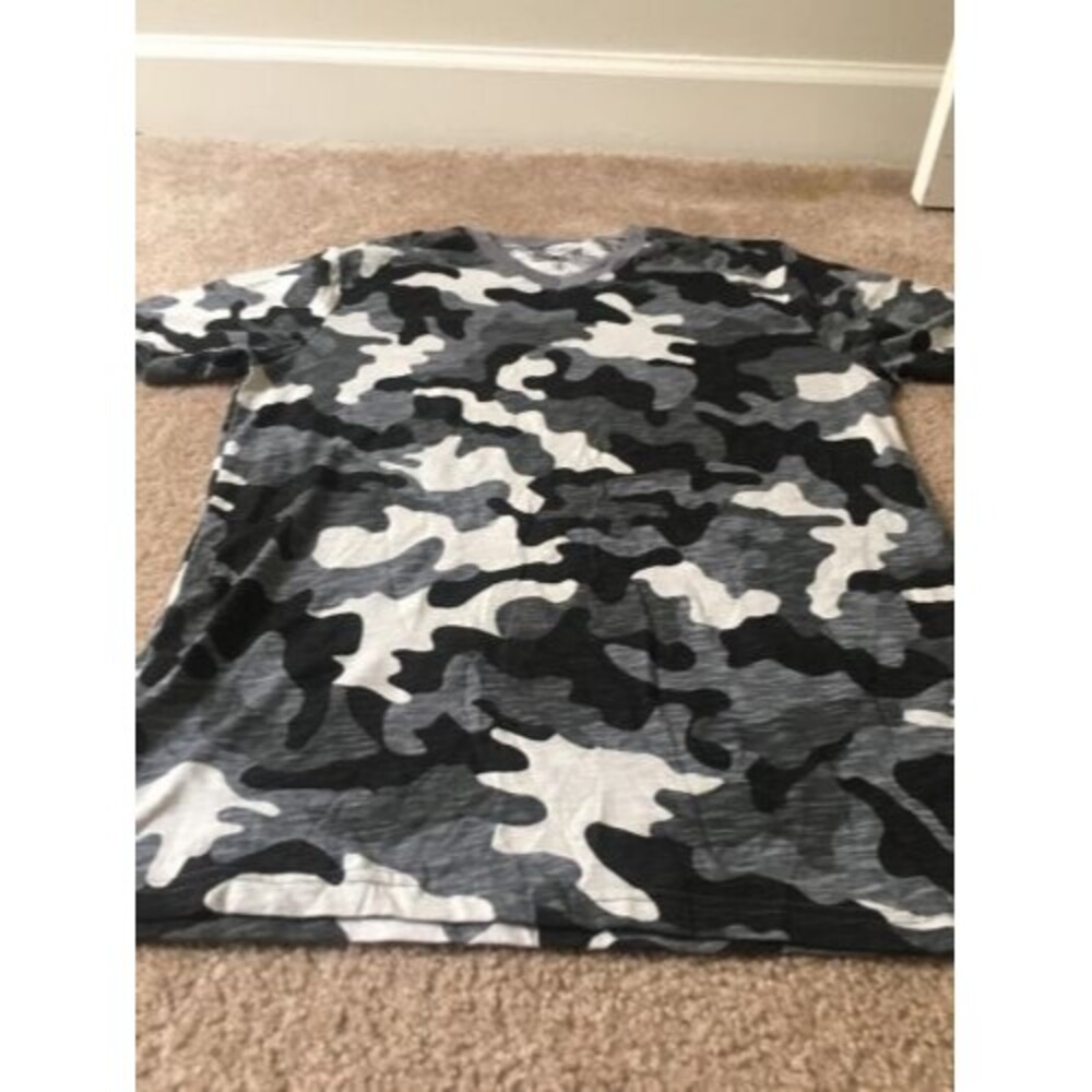 Chemistry Men's T-Shirt Crew Neck Size Medium Short Sleeve Shirt Camouflage